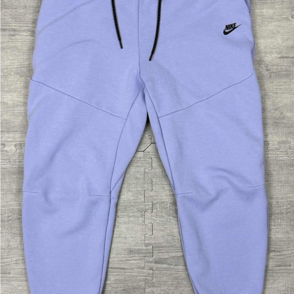 Nike Tech Fleece
Joggers Pants Mens Light Thistle Purple